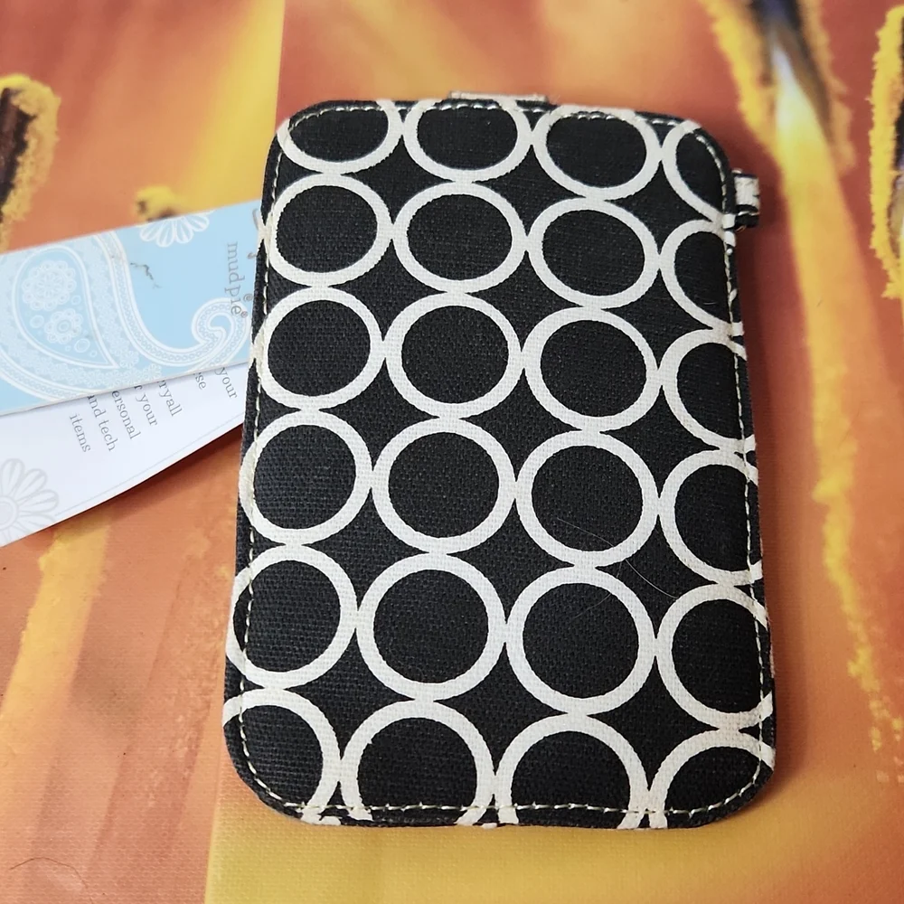 Mud Pie Wristlet - Picture 2 of 3